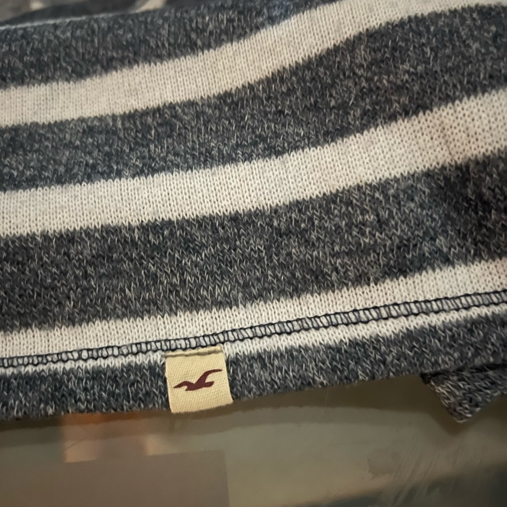 Hollister gray and white striped off the shoulder crop top - Picture 3 of 4